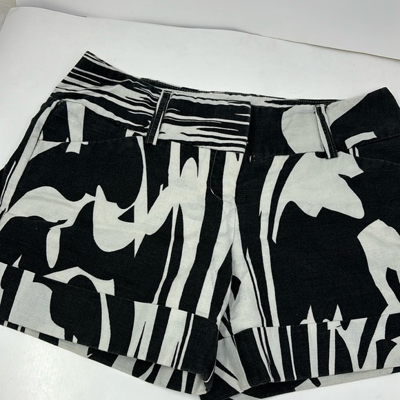 Express Design Studio Dress Shorts Women’s Size 0 Black/White Zebra Animal Print - Picture 2 of 11